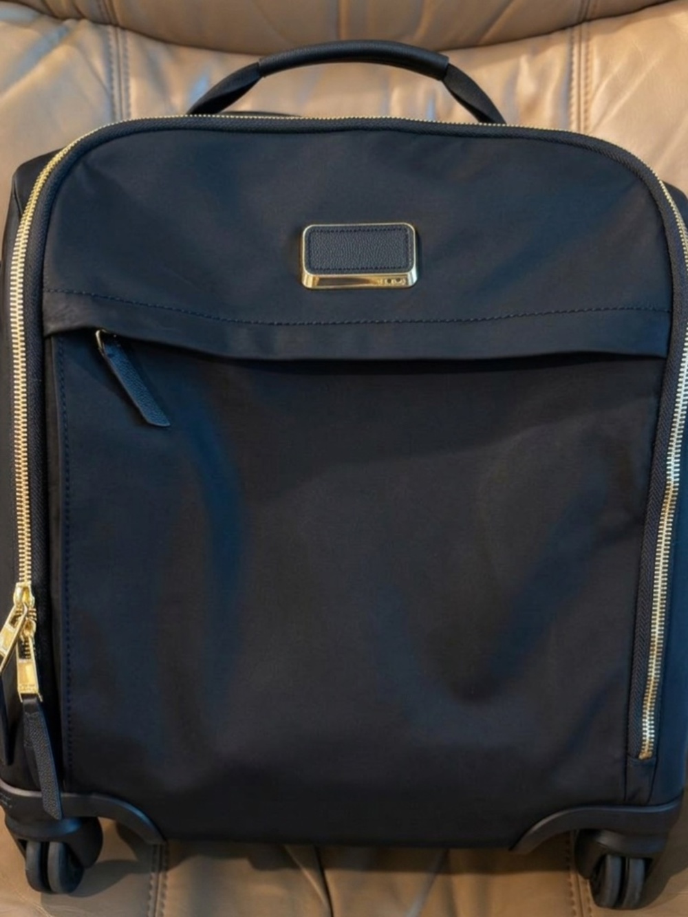 Léger Compact Carry-On Tumi